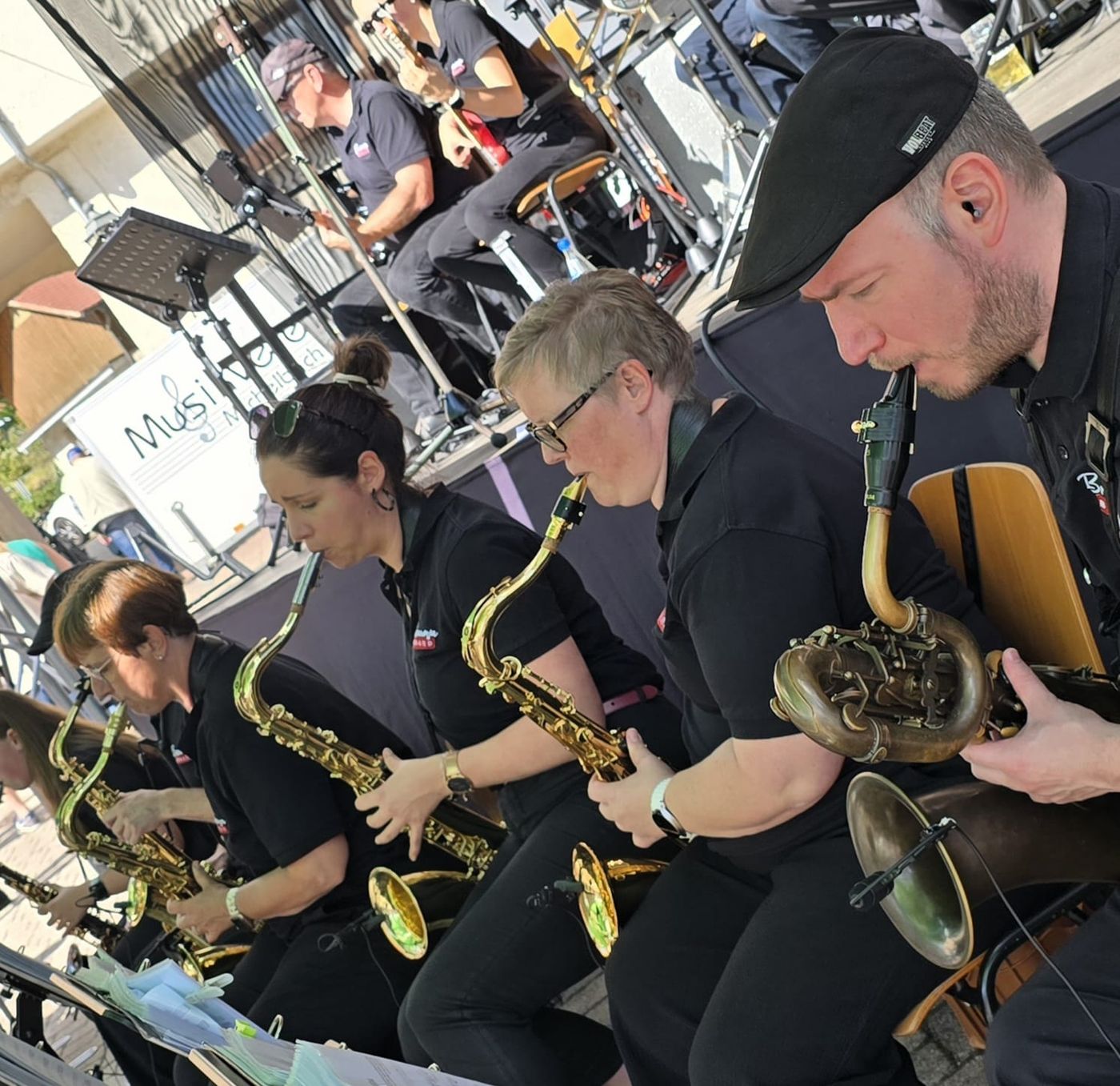 Brassanova Big Band: Saxophone
